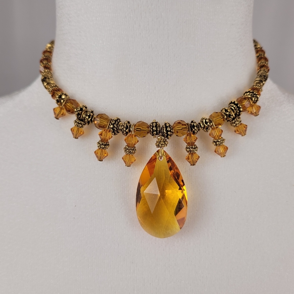 Elegant Hand-Made Moroccan Inspired 70s Chocker Necklace